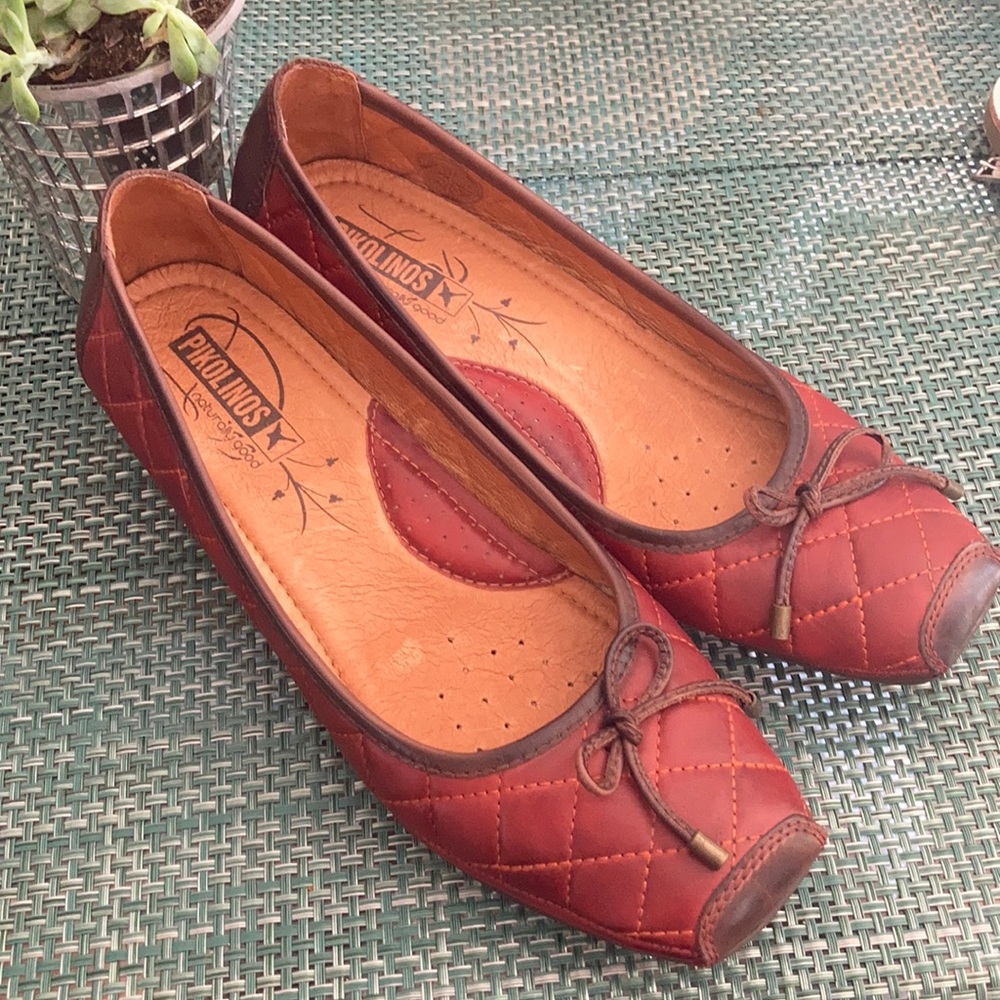 Never worn gorgeous red low heels